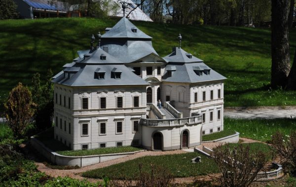 Karlova Koruna Château