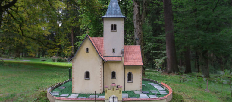 Kostel sv. Jakuba a Filipa na Chvojně